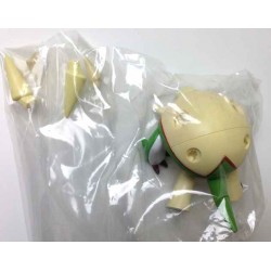 Pokemon 2014 Chesnaught Movie Version Poseable Figure & Candy